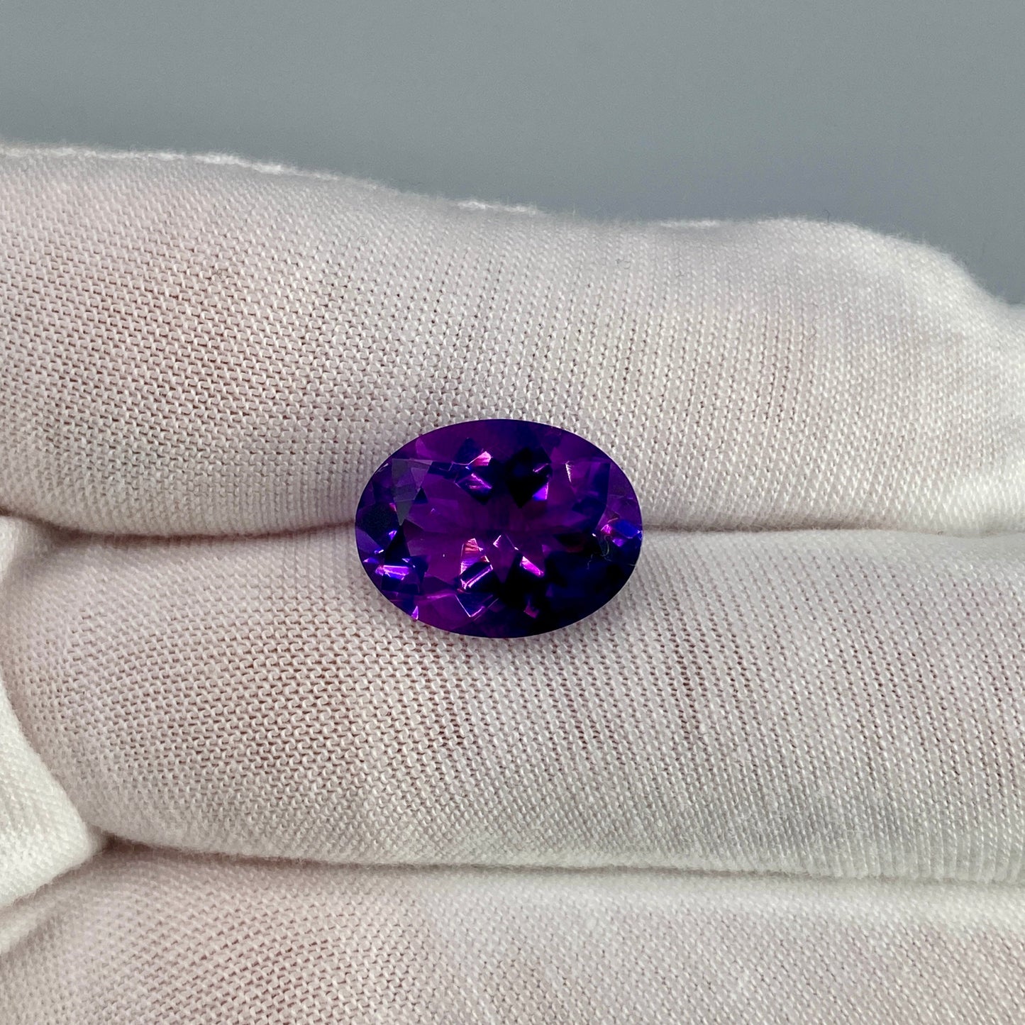 Rwandan Amethyst Gemstone | 6.79 ct Oval | Color Shift