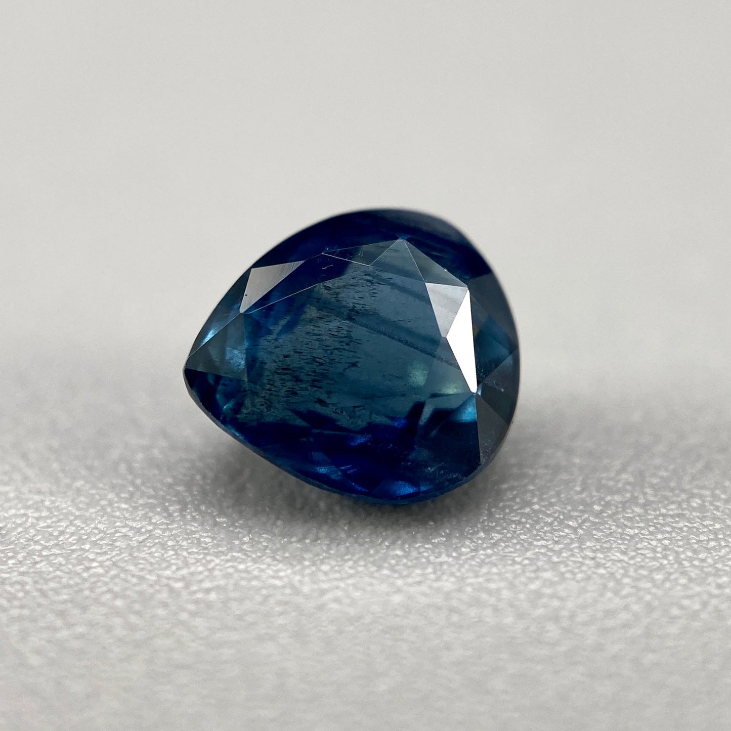 1.05 ct. Ceylon Sapphire