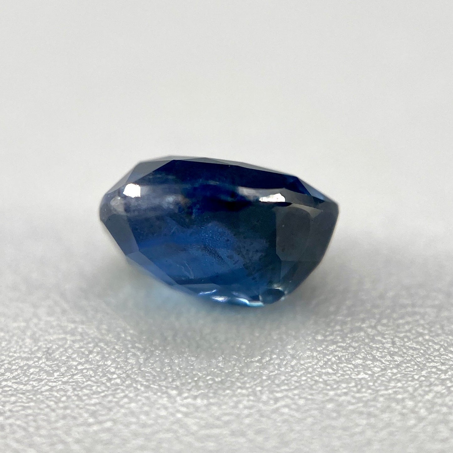 1.05 ct. Ceylon Sapphire