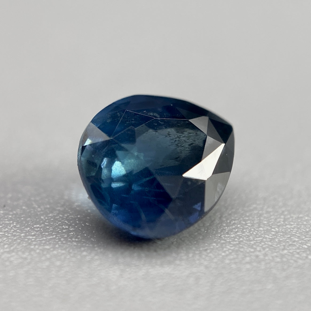 1.05 ct. Ceylon Sapphire