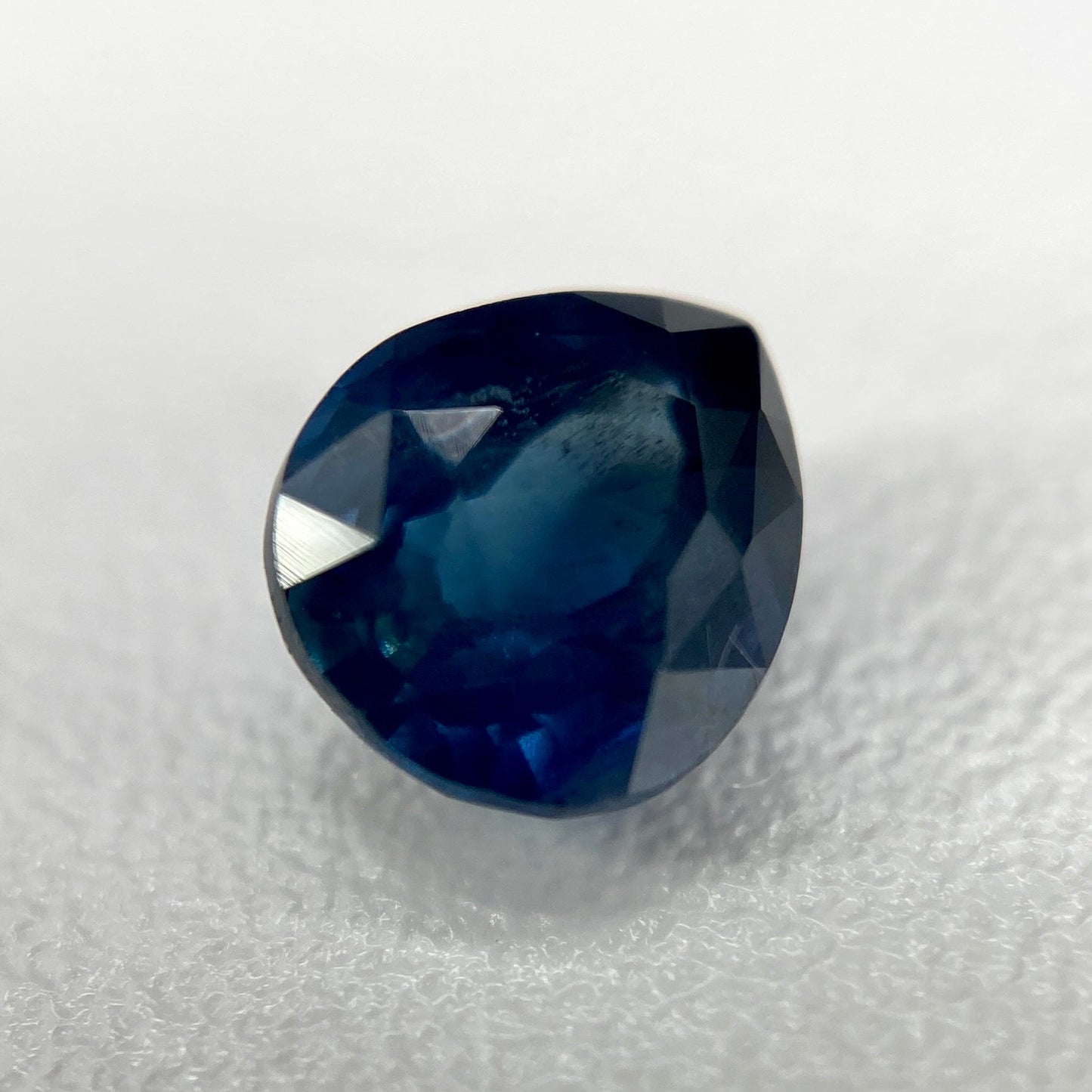 1.05 ct. Ceylon Sapphire