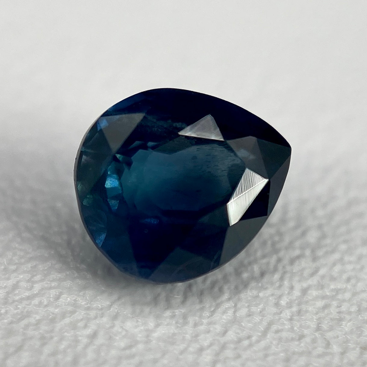 1.05 ct. Ceylon Sapphire