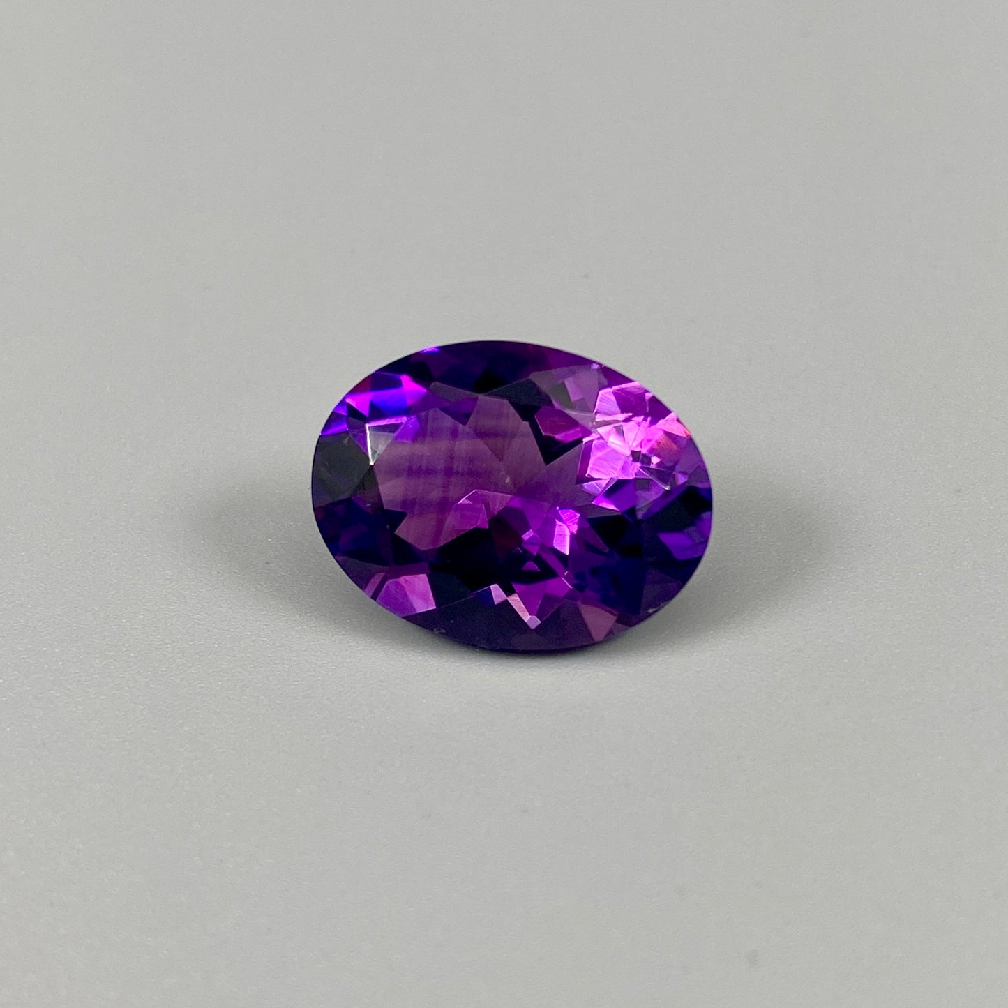Rwandan Amethyst Gemstone | 6.79 ct Oval | Color Shift