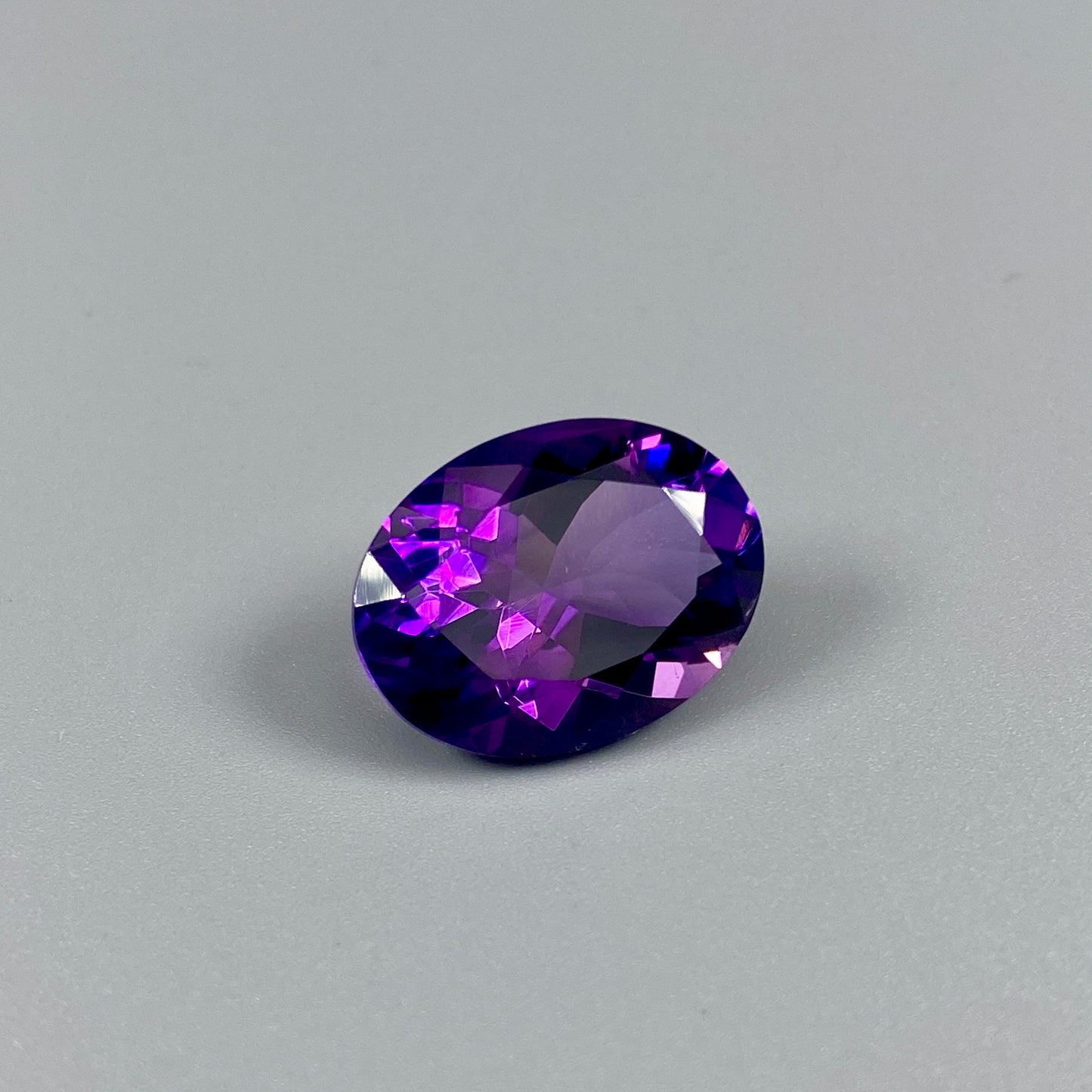 Rwandan Amethyst Gemstone | 6.79 ct Oval | Color Shift