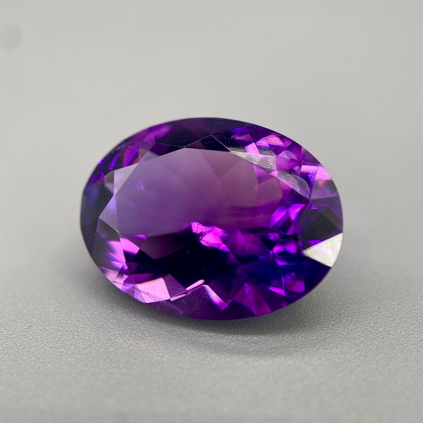 Rwandan Amethyst Gemstone | 6.79 ct Oval | Color Shift