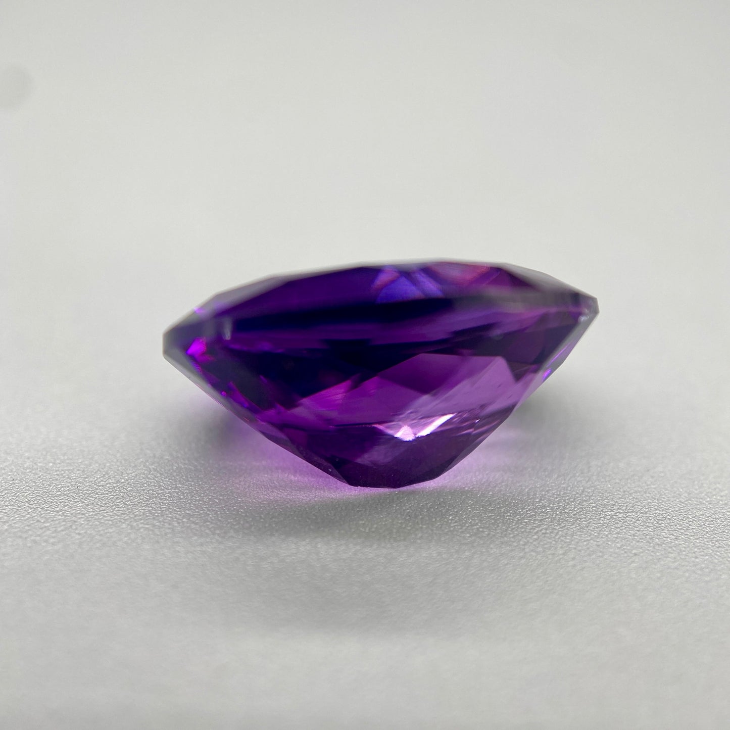 Rwandan Amethyst Gemstone | 6.79 ct Oval | Color Shift