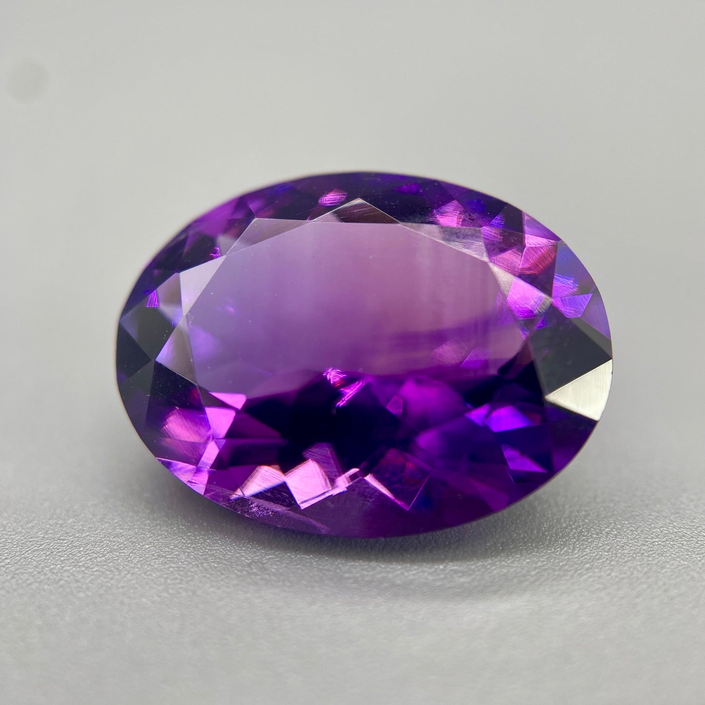 Rwandan Amethyst Gemstone | 6.79 ct Oval | Color Shift