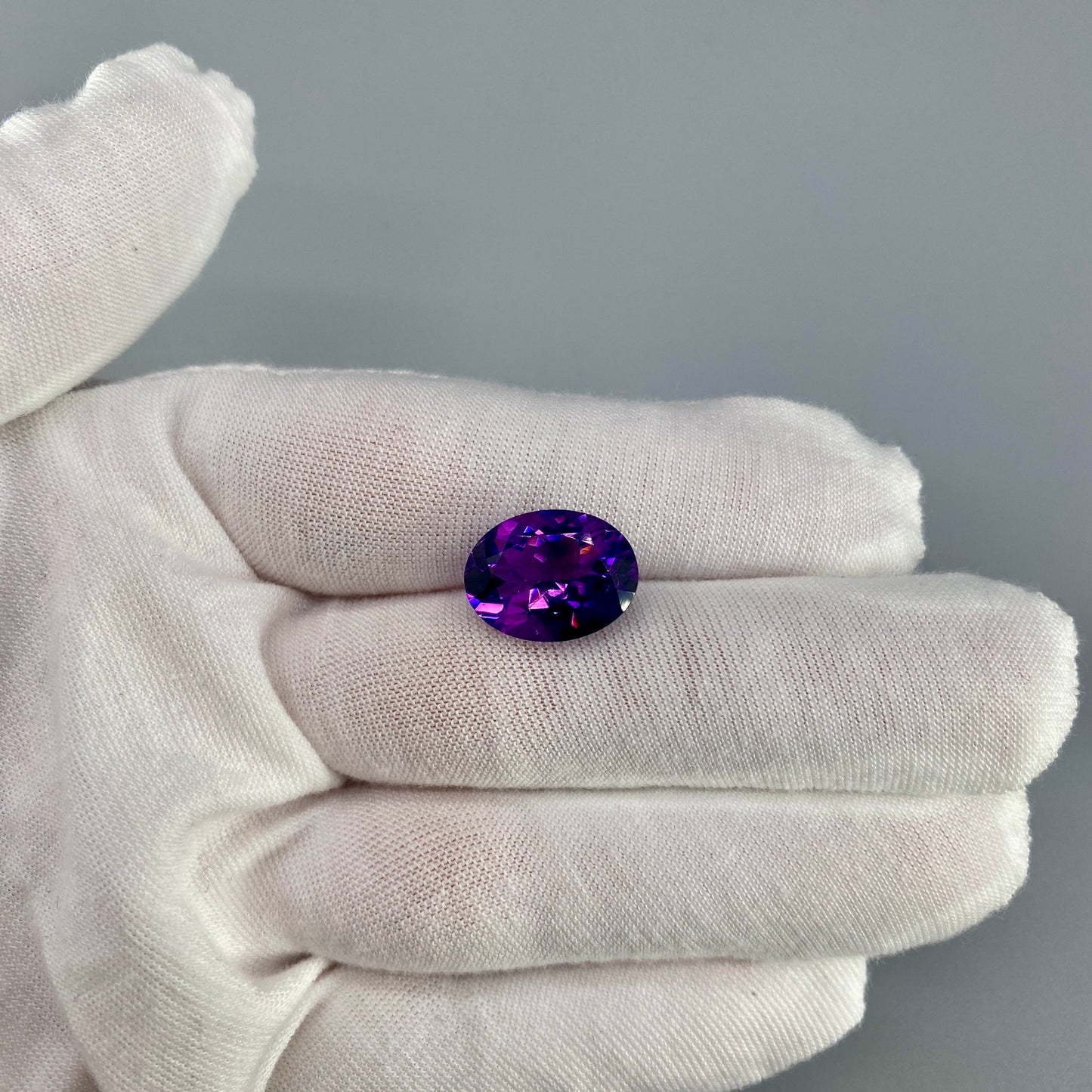 Rwandan Amethyst Gemstone | 6.79 ct Oval | Color Shift